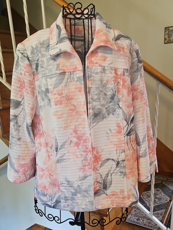 Alfred Dunner Jackets & Blazers - 👚Alfred Dunner Coral & Gray Floral Lightweight Jacket
